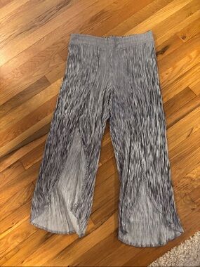 Maurices Black & White Patterned Pleated Capris